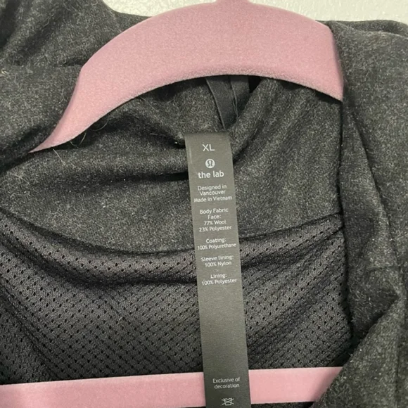 Reykur parka EUC - Picture 9 of 11